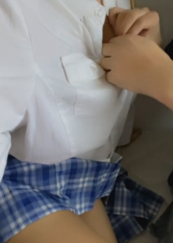 Le mete mano a la tímida del salón 2