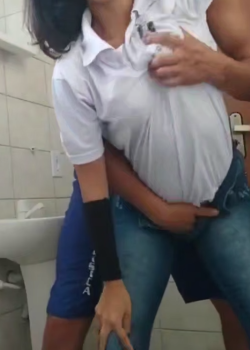 FOLLANDO en la hora de recreo detras de los baños 11