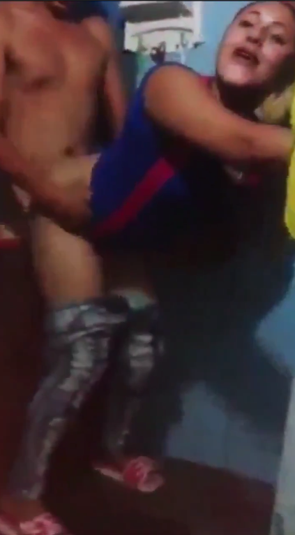 Capturado Follando en la reunion de Colegio 1