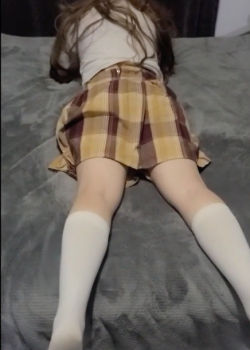 NENA Colegiala Estudiante de Monterrey llega del colegio y es castigada por su padrastro 12