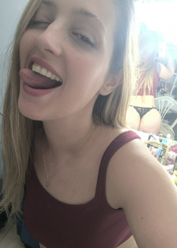 Le reviso el cel a mi madrastra y veo sus nudes 10