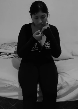 JOVENCITA llega a un casting desesperada por DINERO 5
