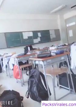 Estudiante se masturba En En aula De clases 8