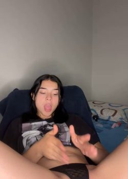 MOSTRONA con ganas de folllar delicioso en ese PANOCHON 2