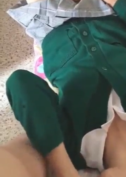 Colegiala putita le encanta tener una pija en la boca 15