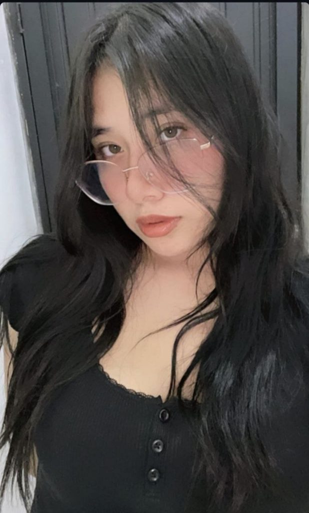 Me da lastima mi novio le toco una novia muy puta 1