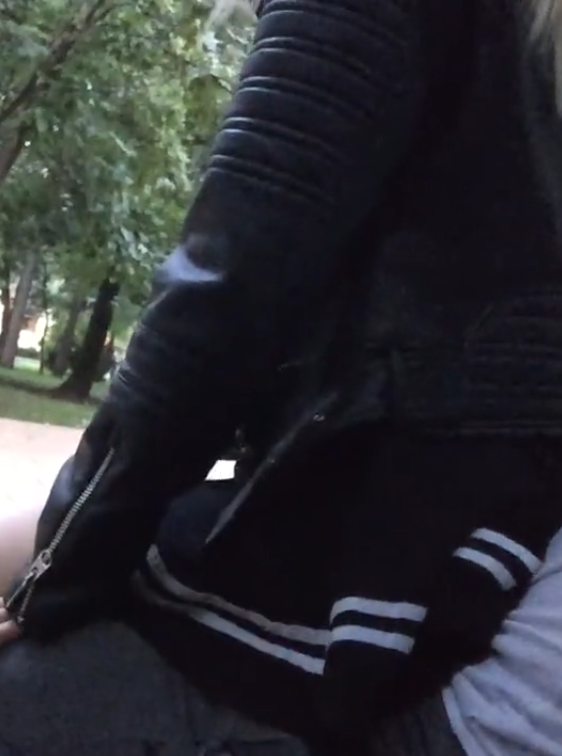 Sexo arriesgado en el parque 1