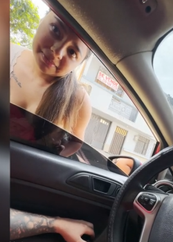 Chica desconocida y sin dinero me pide el favor de llevarla a su casa 3