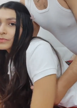 ESTUDIANTE es follada por su mejor amigo 6