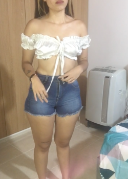 Mientras me pongo mi pijama hago un pequeño baile sexy 4